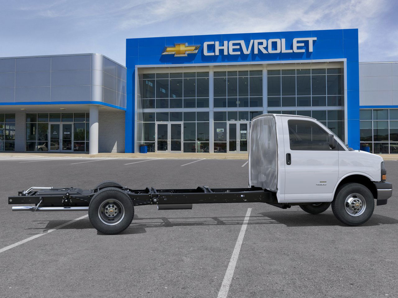 2025 Chevrolet Express Cutaway 3500 photo 3