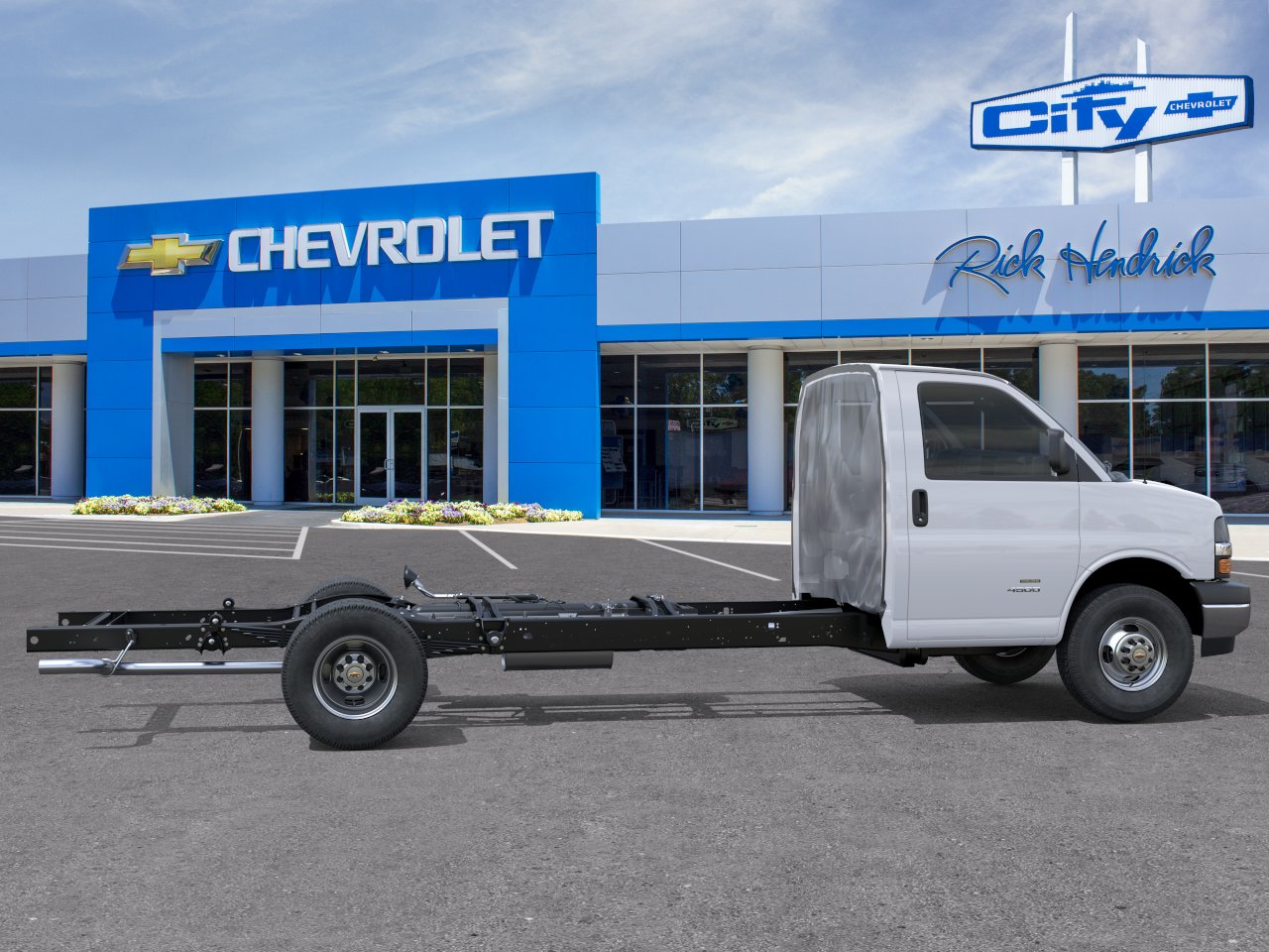 Used 2025 Summit White Chevrolet 1WT image 28