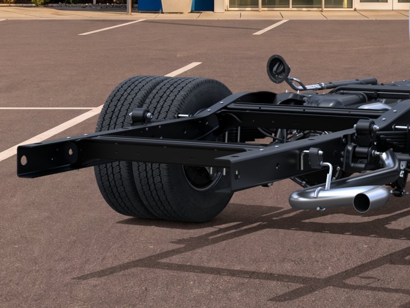 New 2026 Summit White Chevrolet 1WT image 38