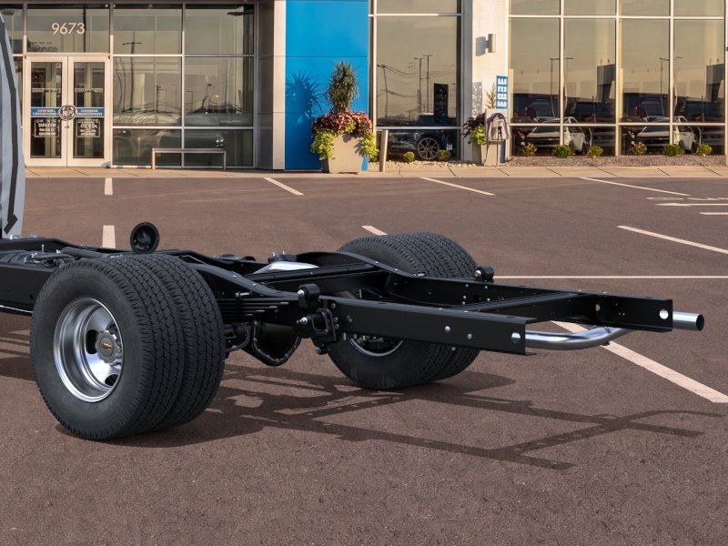 New 2026 Summit White Chevrolet 1WT image 35