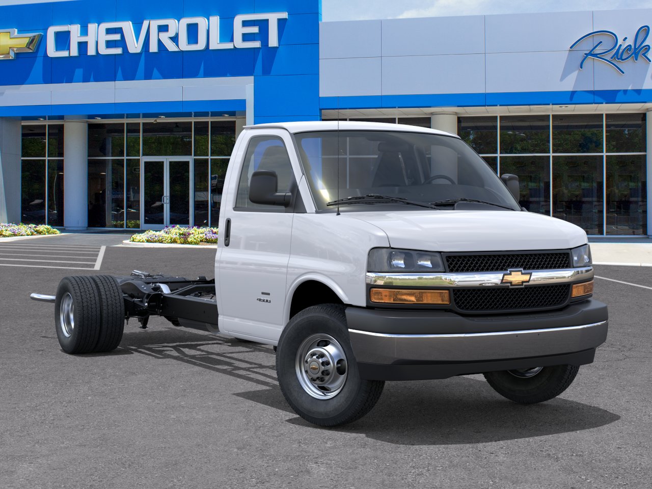 New 2026 Summit White Chevrolet 1WT image 32