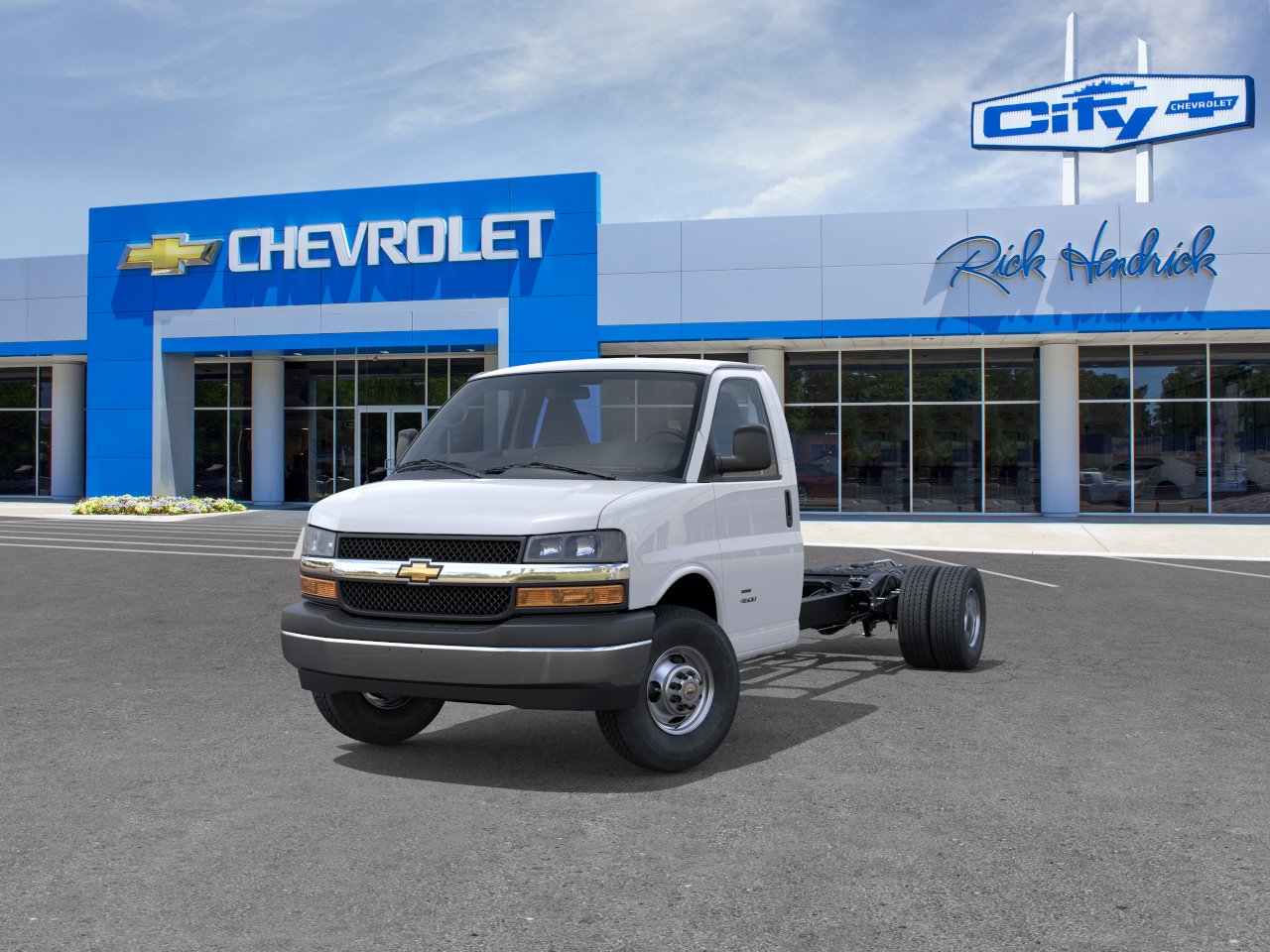 New 2026 Summit White Chevrolet 1WT image 33