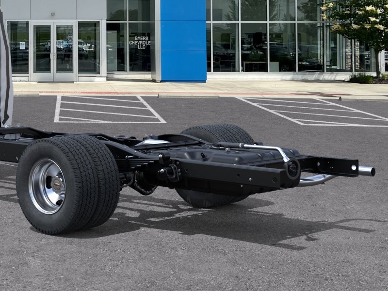 New 2026 Summit White Chevrolet 1WT image 11