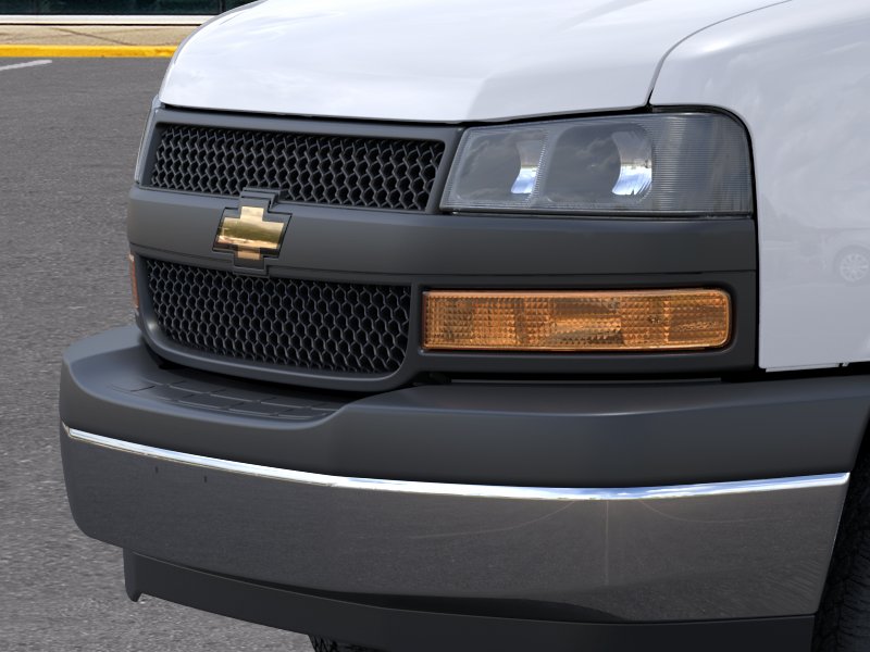 New 2026 Summit White Chevrolet 1WT image 38