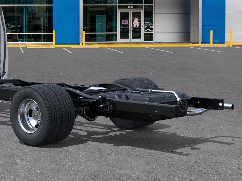 New 2026 Summit White Chevrolet 1WT image 36