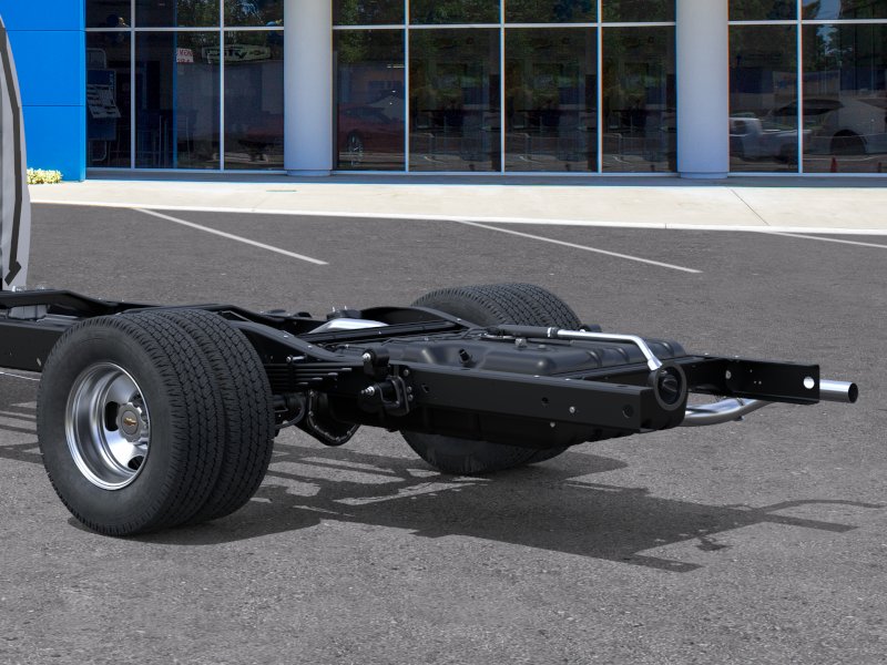 New 2025 Summit White Chevrolet 1WT image 37