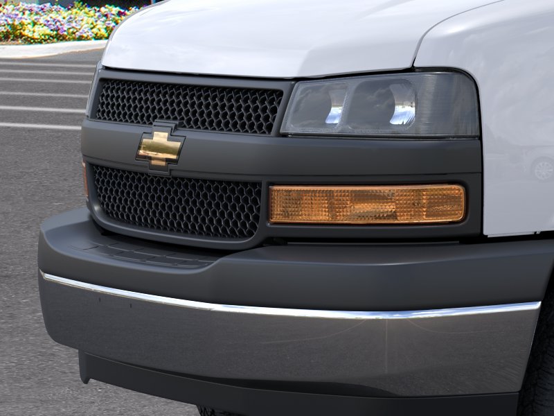 New 2025 Summit White Chevrolet 1WT image 39