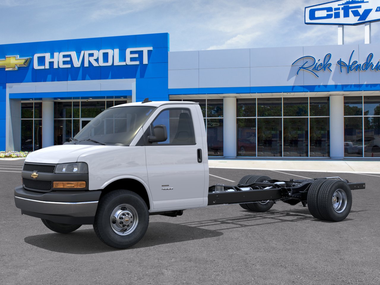 New 2025 Summit White Chevrolet 1WT image 28