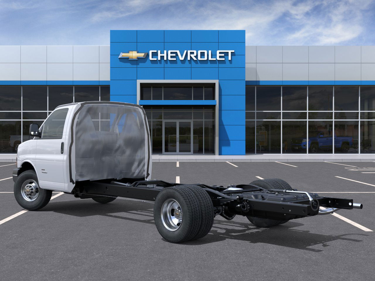2025 Chevrolet Express Cutaway 3500 photo 2