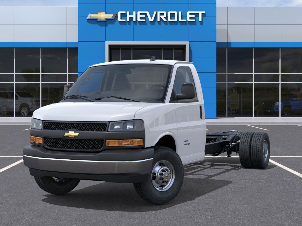 2025 Chevrolet Express Cutaway 3500 photo 5