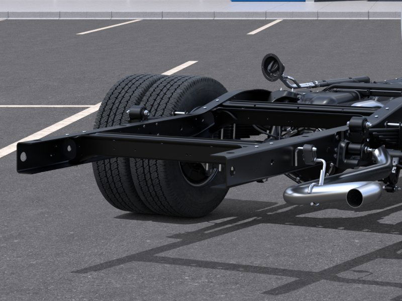 New 2025 Summit White Chevrolet 1WT image 36