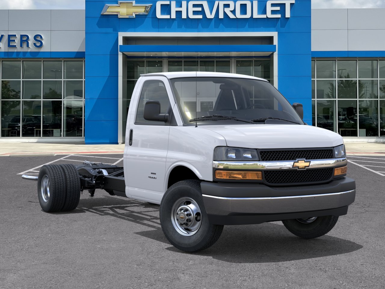 New 2026 Summit White Chevrolet 2WT image 44