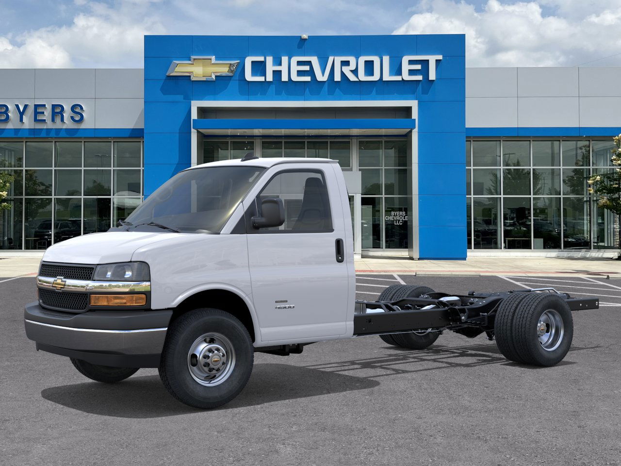 New 2026 Summit White Chevrolet 2WT image 39