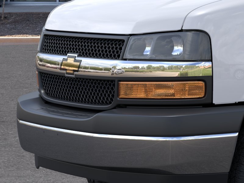 New 2026 Summit White Chevrolet 2WT image 13