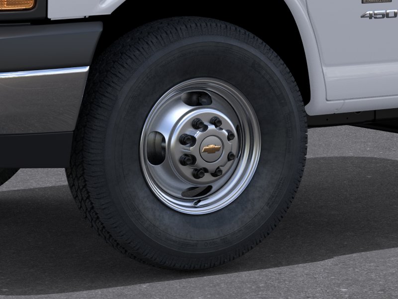 New 2026 Summit White Chevrolet 2WT image 9