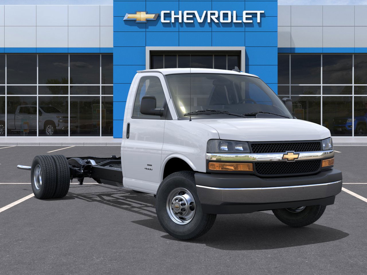 2025 Chevrolet Express Cutaway photo 5
