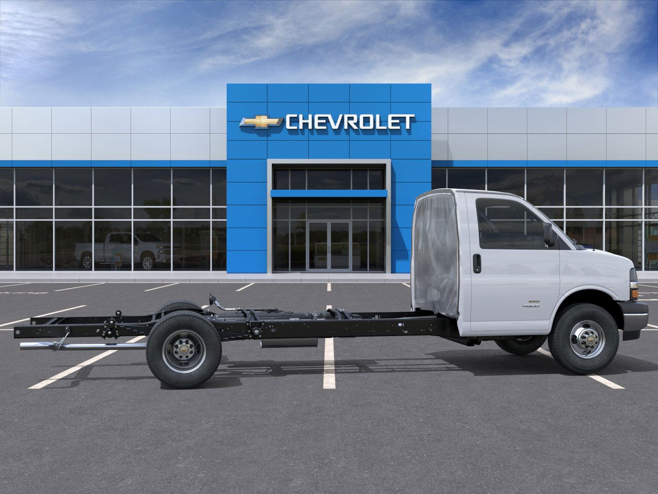2025 Chevrolet Express Cutaway photo 3