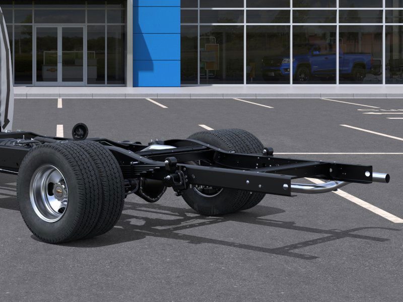 2025 Chevrolet Express Cutaway photo 9