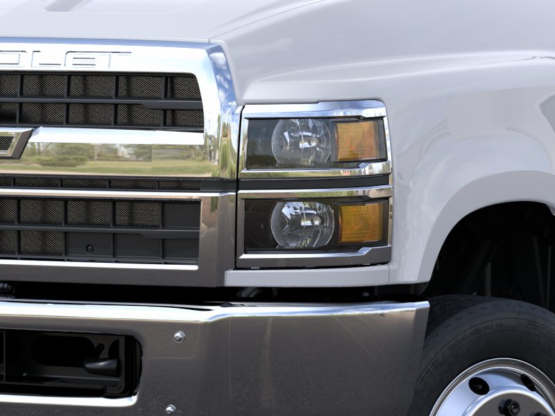 New 2026 Summit White Chevrolet WT image 24