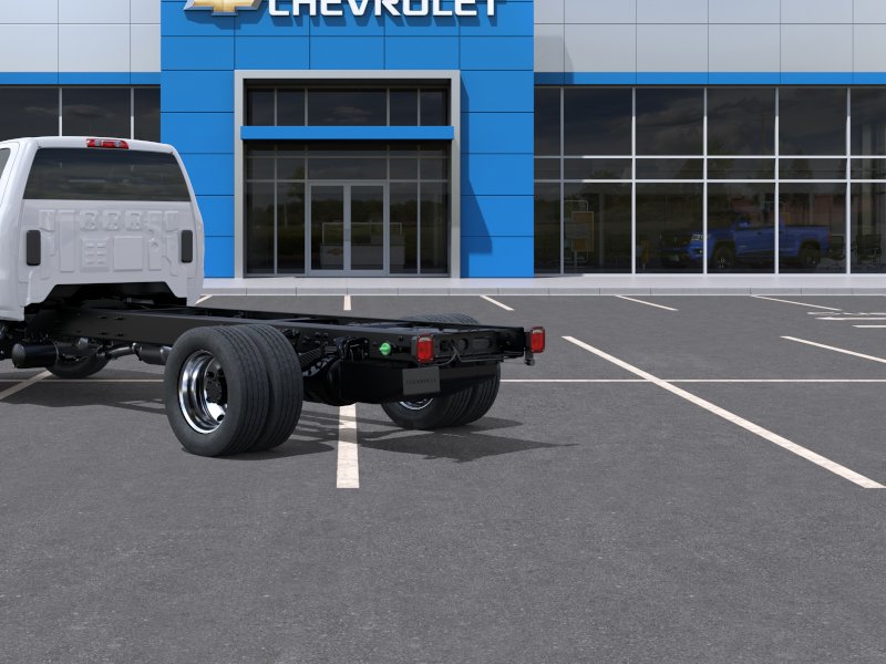 New 2026 Summit White Chevrolet WT image 28