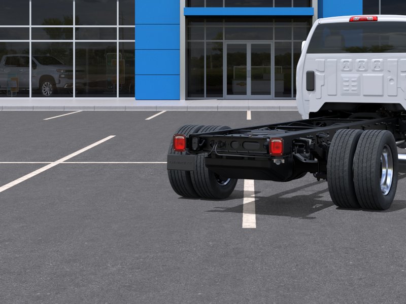 New 2026 Summit White Chevrolet WT image 25