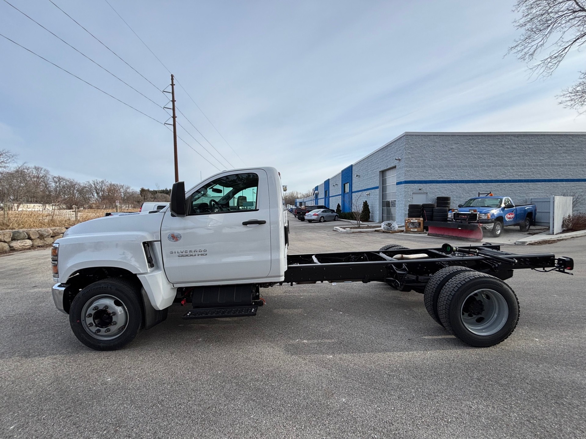 2024 Chevrolet Silverado 6500HD Work Truck photo 3