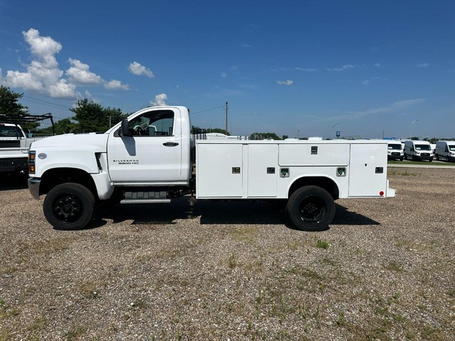 New 2024 Summit White Chevrolet Work Truck image 18