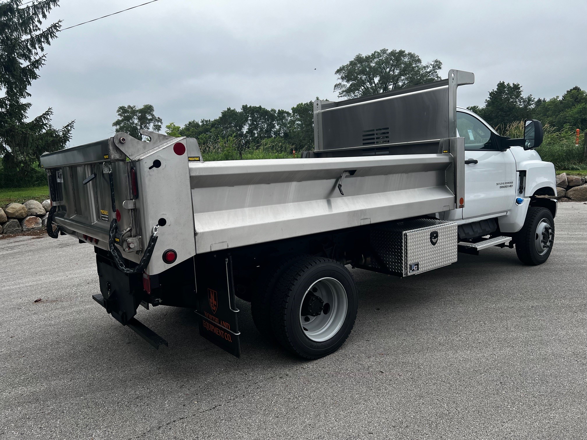 2023 Chevrolet Silverado 5500HD Work Truck photo 2