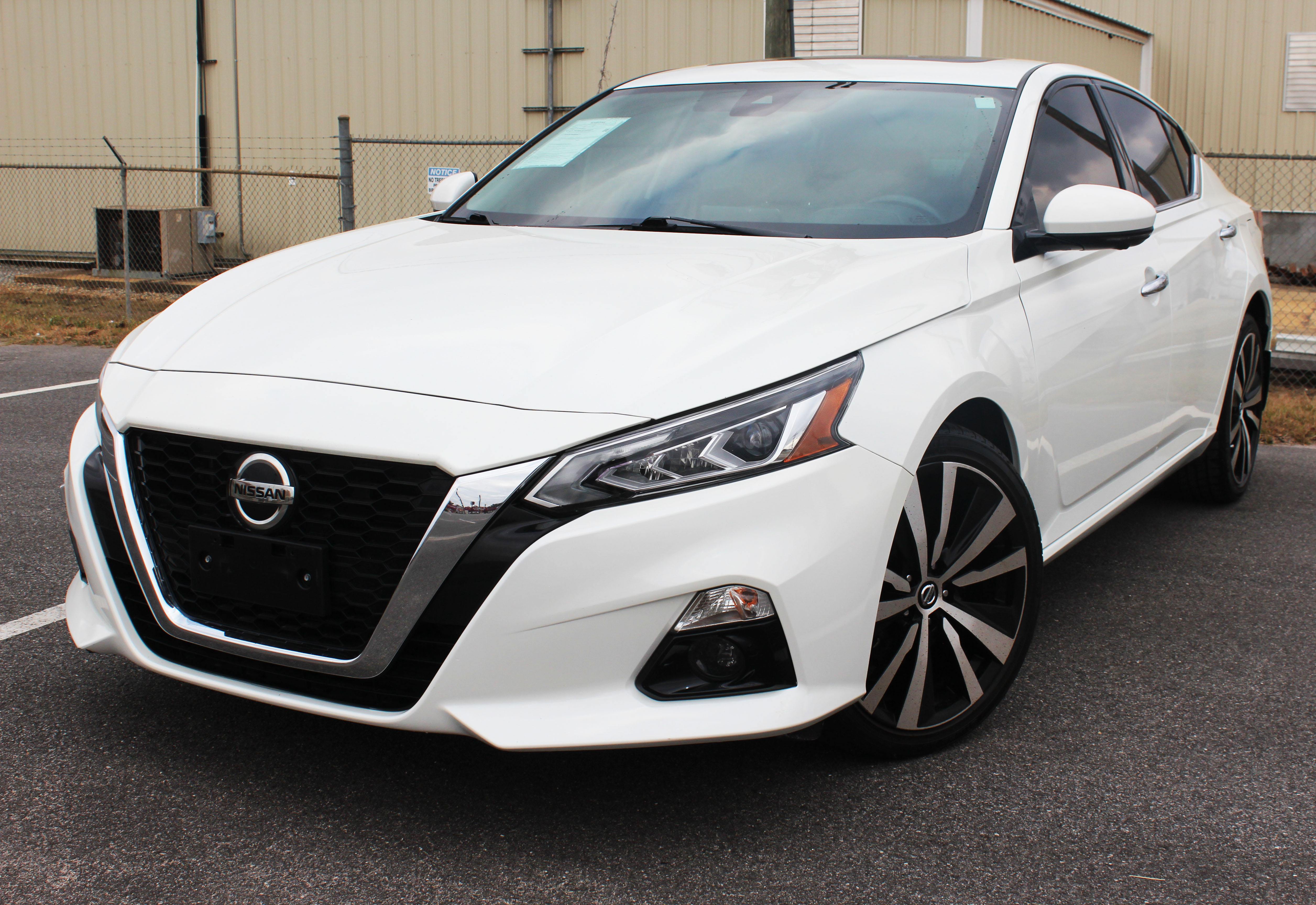 2022 Nissan Altima Platinum's photo