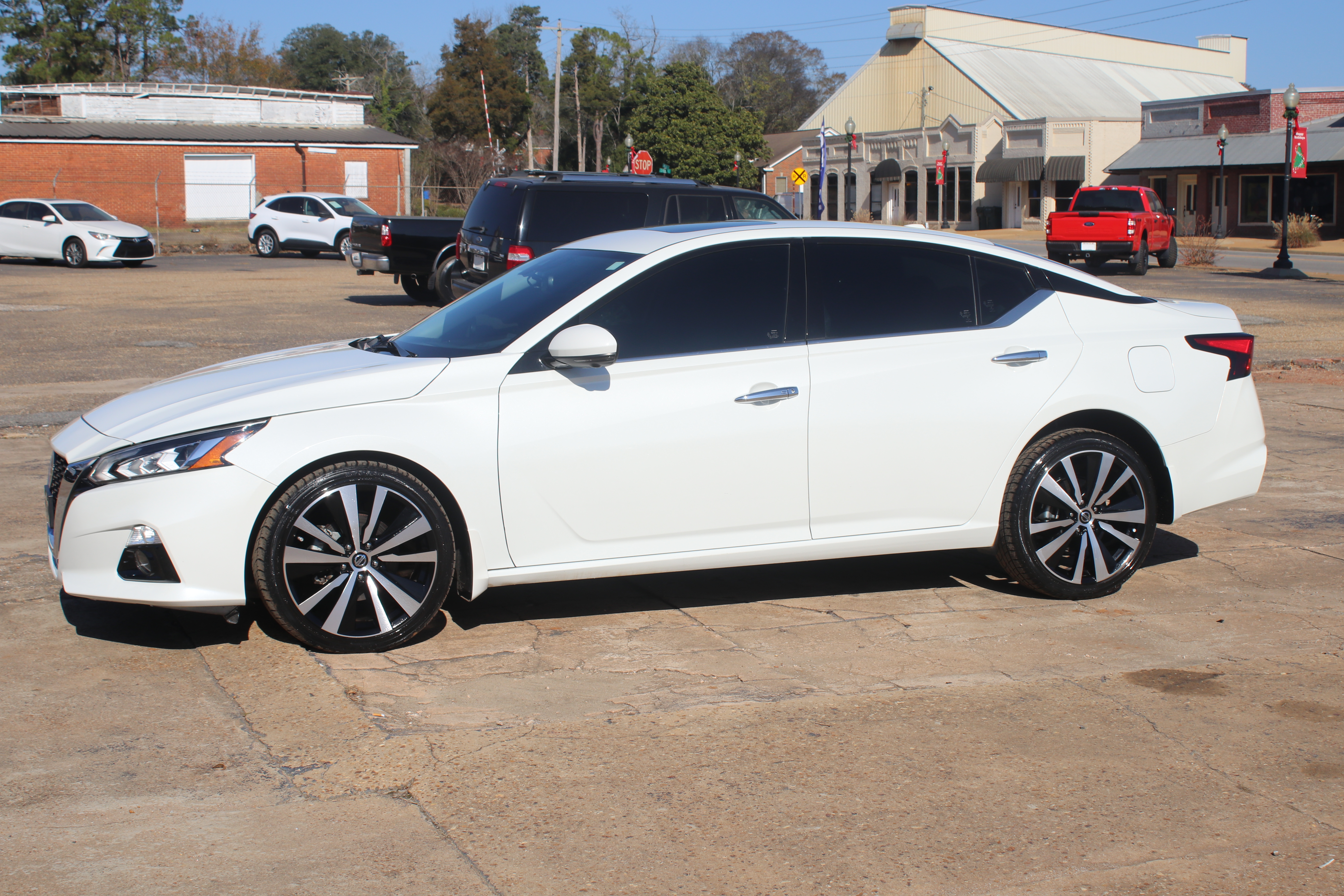 2022 Nissan Altima Platinum's photo