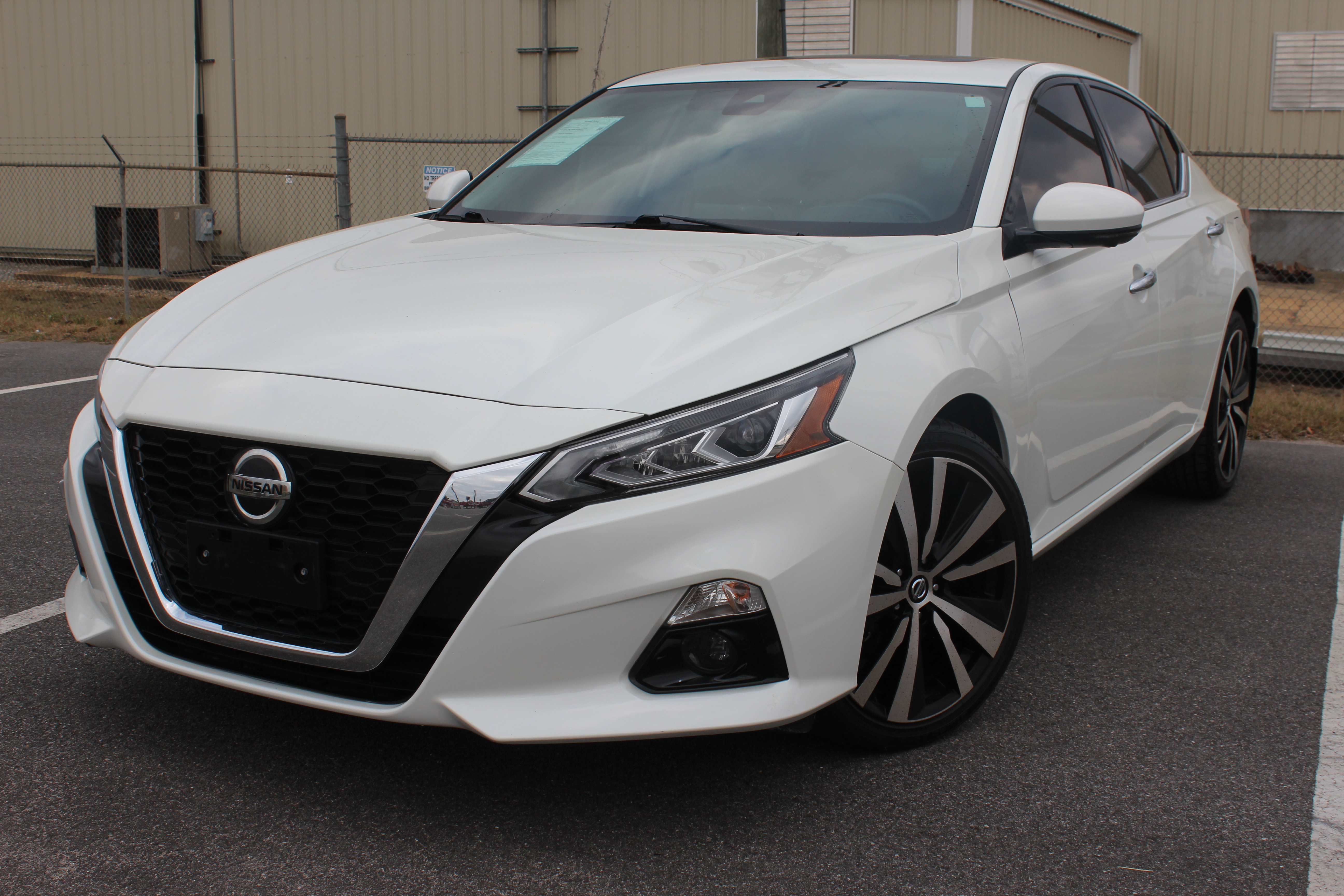 2022 Nissan Altima Platinum's photo