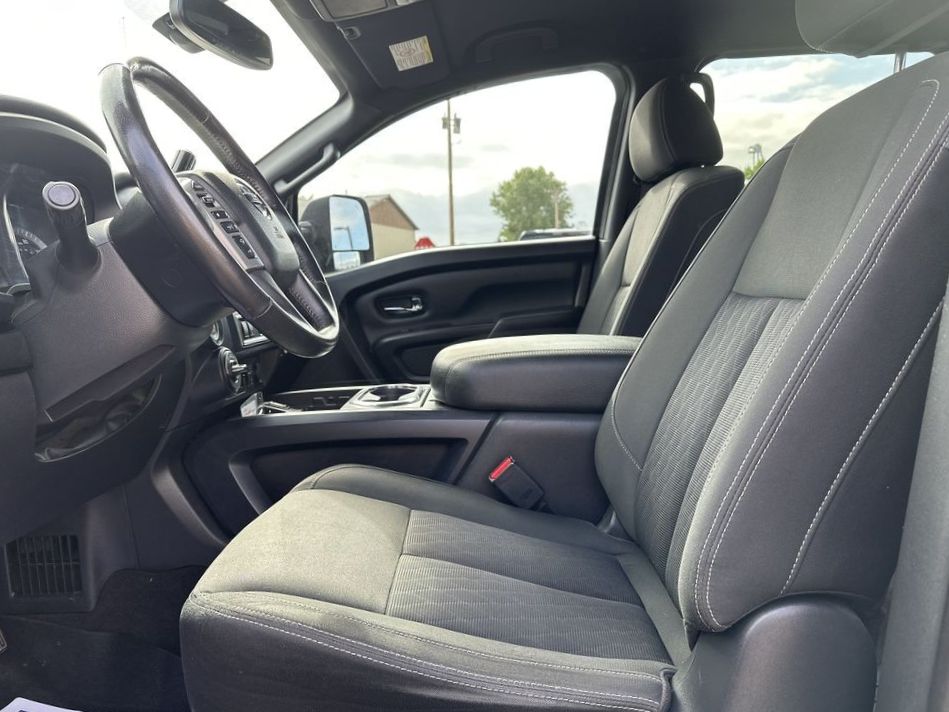 2018 Nissan Titan SV photo 2