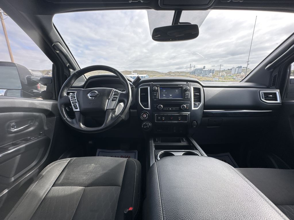 2018 Nissan Titan SV photo 11