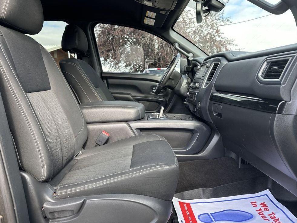 2018 Nissan Titan SV photo 17
