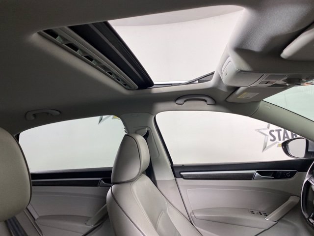 Pre-Owned 2016 Volkswagen Passat