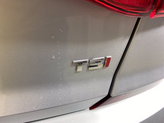 Pre-Owned 2016 Volkswagen Passat