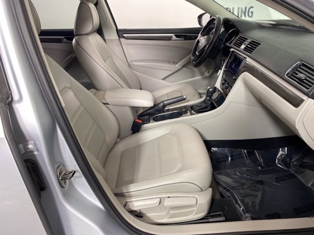 Pre-Owned 2016 Volkswagen Passat