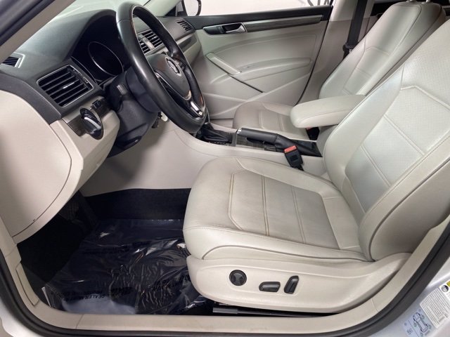Pre-Owned 2016 Volkswagen Passat