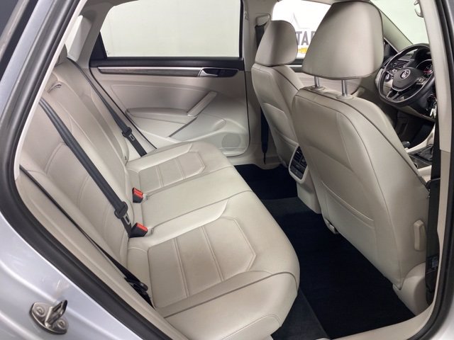 Pre-Owned 2016 Volkswagen Passat