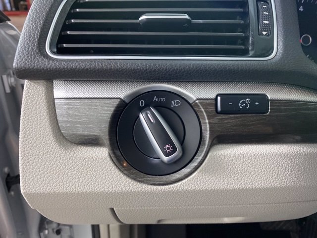 Pre-Owned 2016 Volkswagen Passat