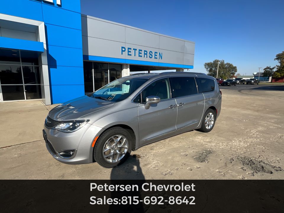 2019 Chrysler Pacifica Limited's photo