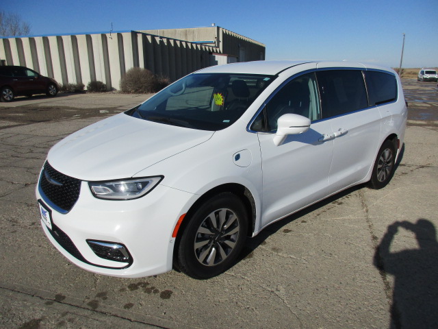 Used 2022 Chrysler Pacifica Hybrid Touring L with VIN 2C4RC1L75NR173653 for sale in Rugby, ND