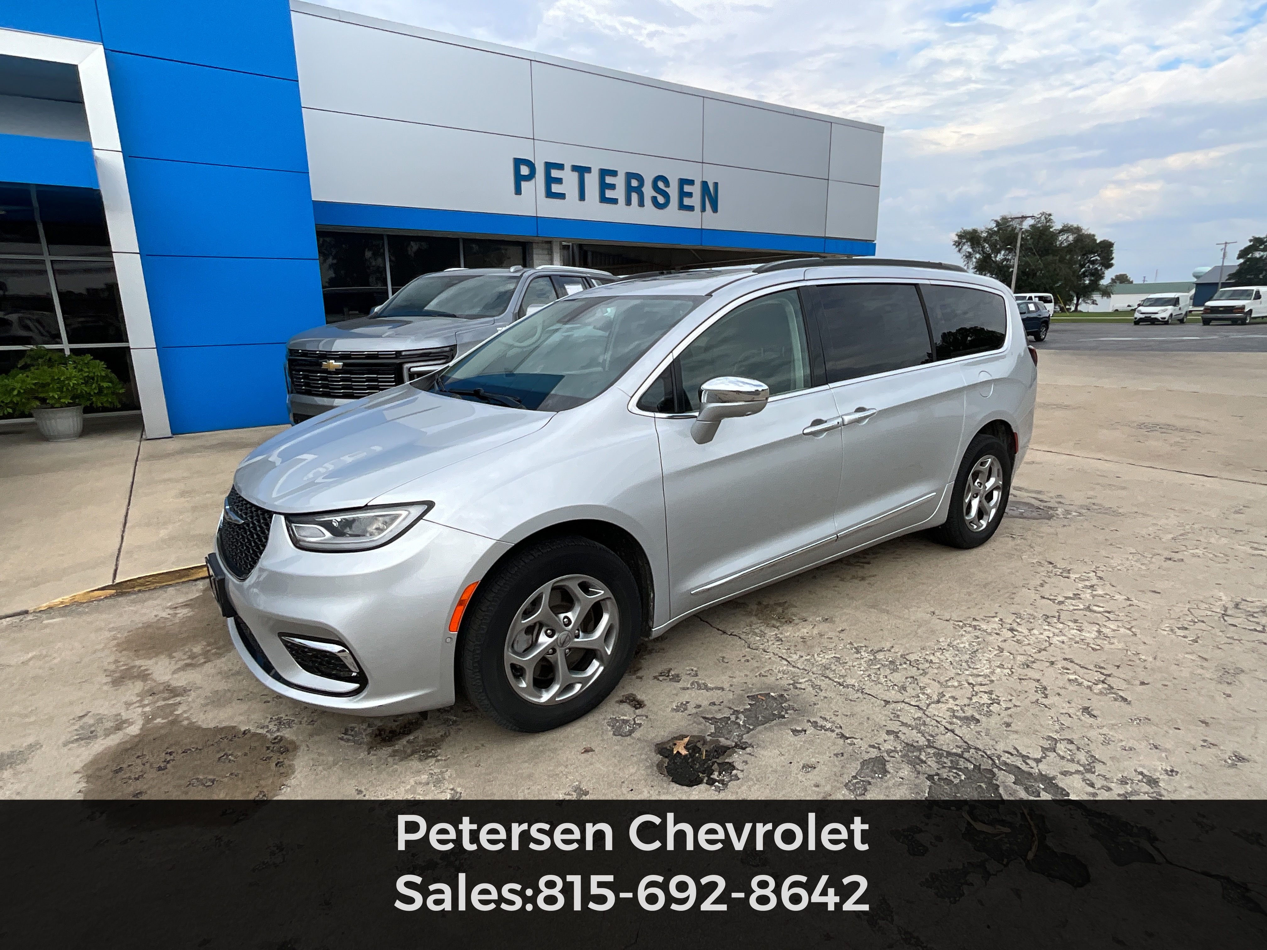 Silver 2022 Chrysler Pacifica Minivan All-Wheel Drive Automatic