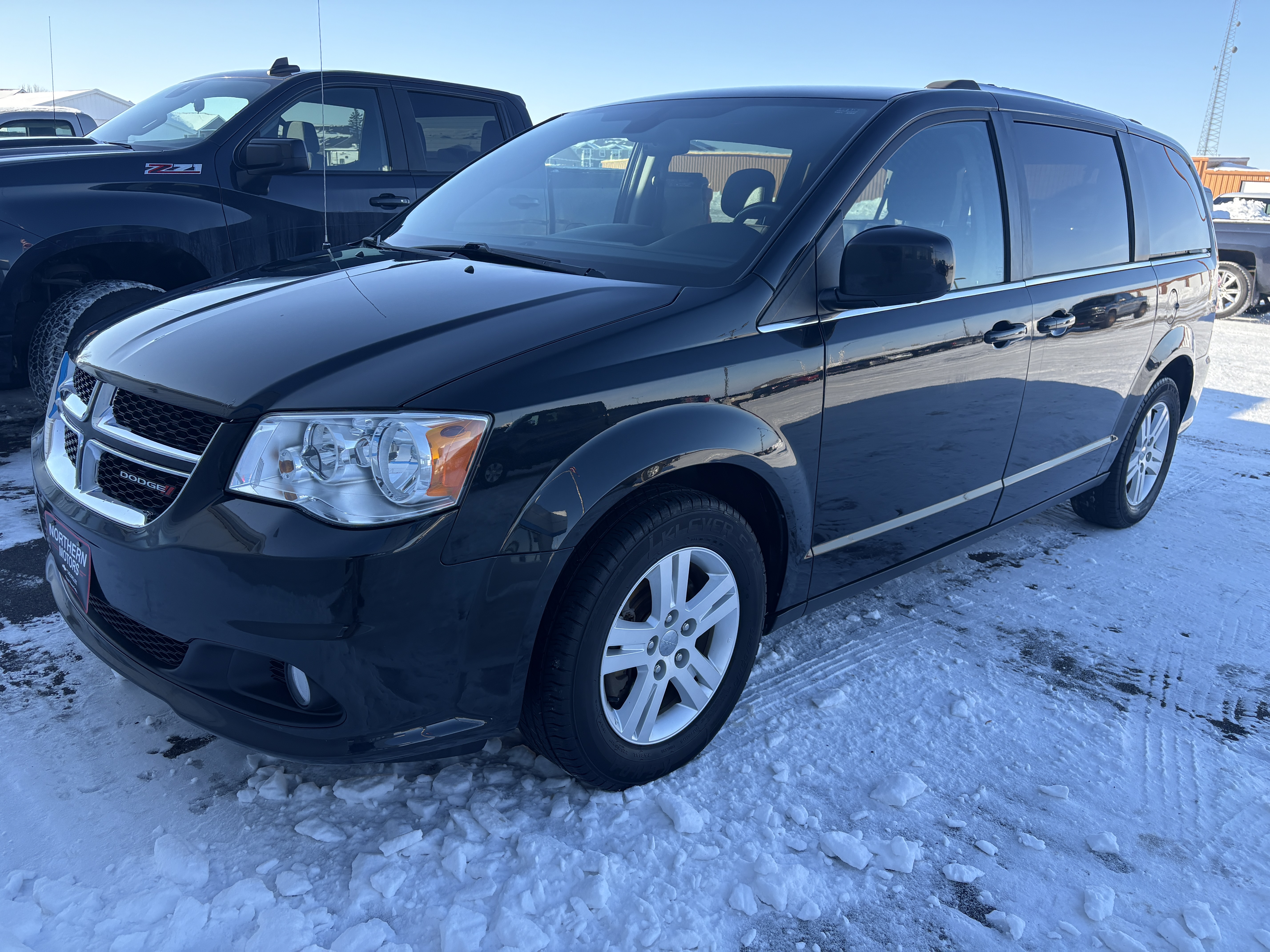 Used 2019 Dodge Grand Caravan SXT with VIN 2C4RDGCG5KR773181 for sale in Thief River Falls, Minnesota