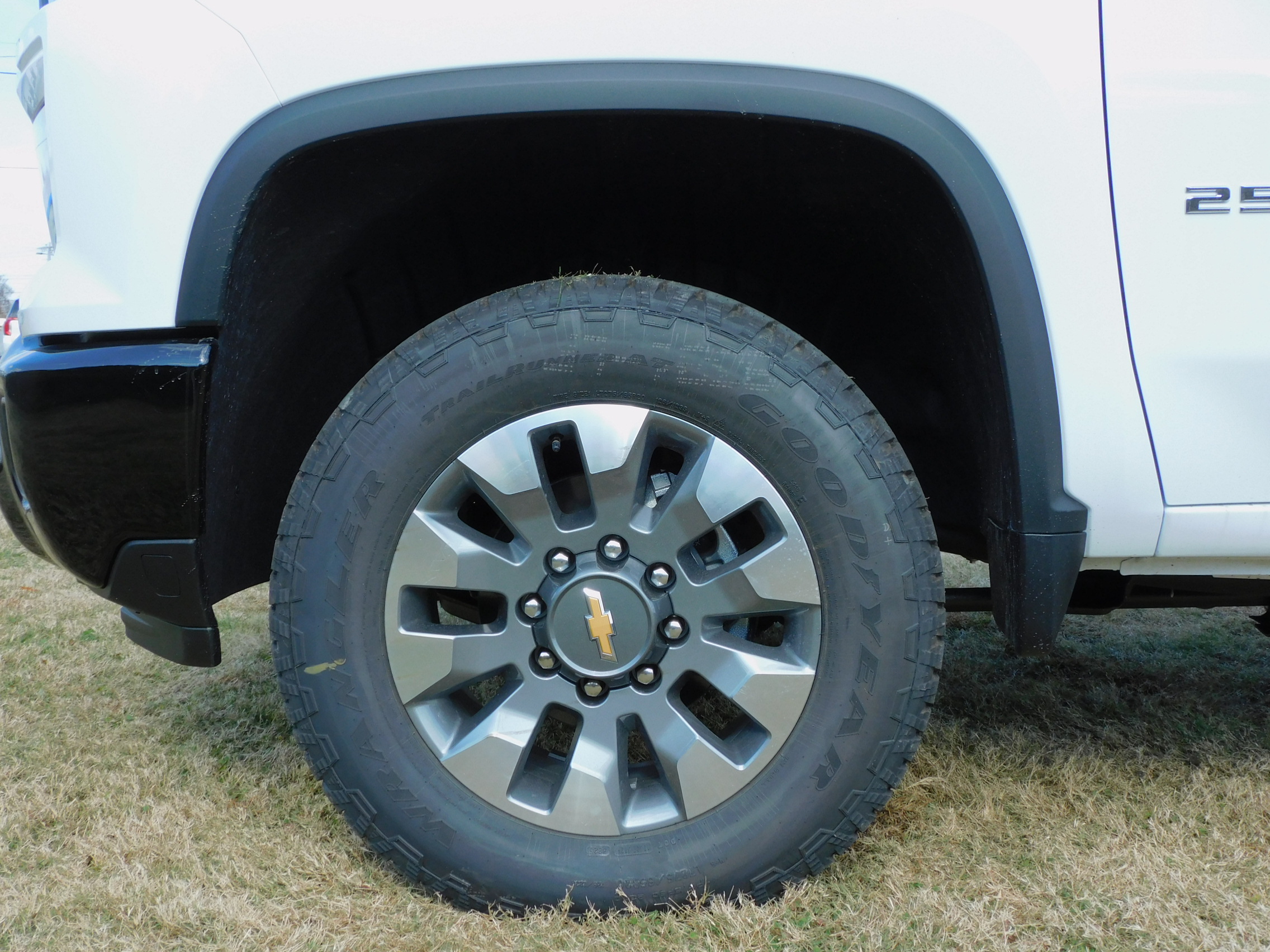 2026 Chevrolet Silverado 2500HD Custom photo 2