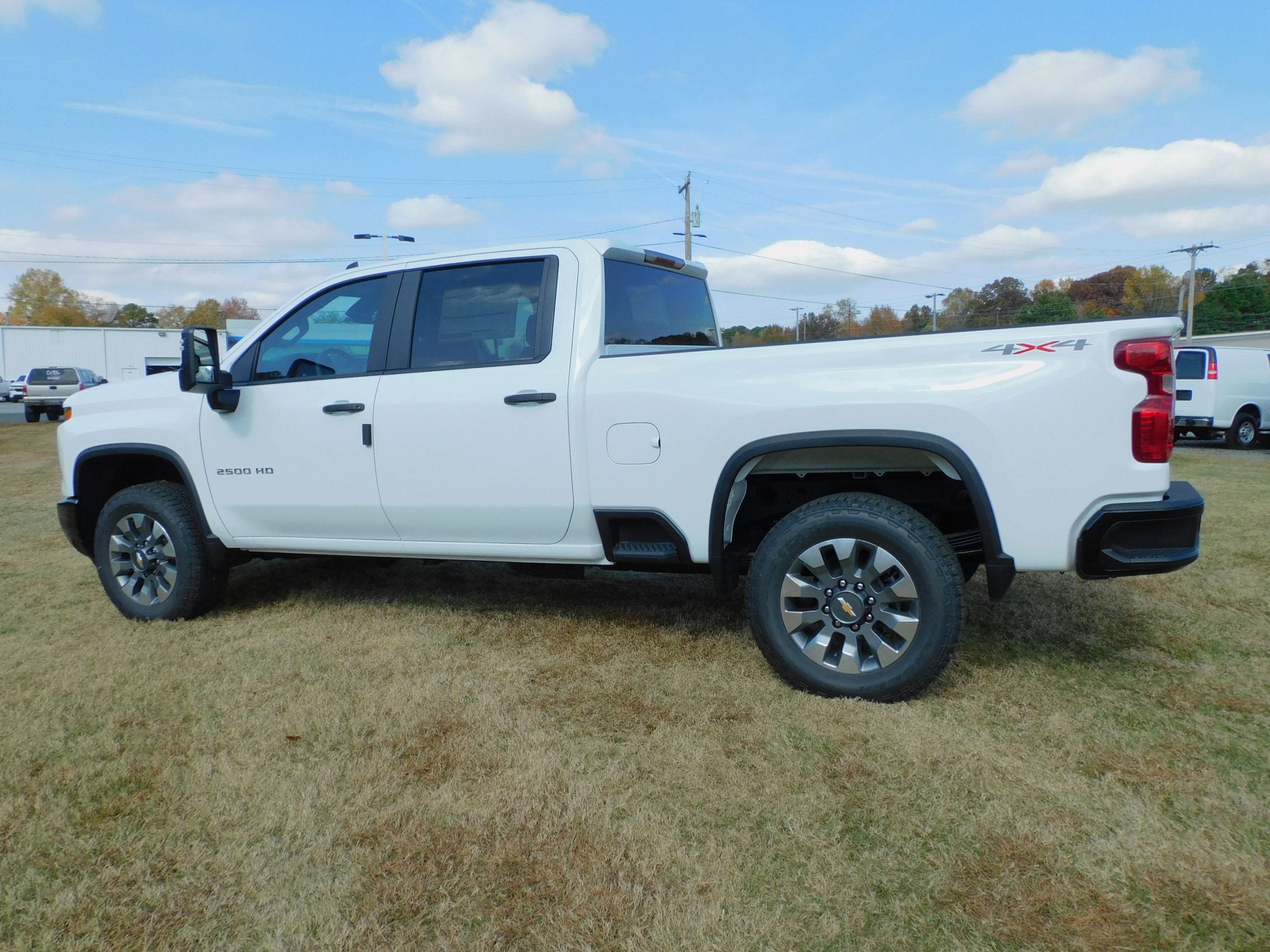 2026 Chevrolet Silverado 2500HD Custom photo 3