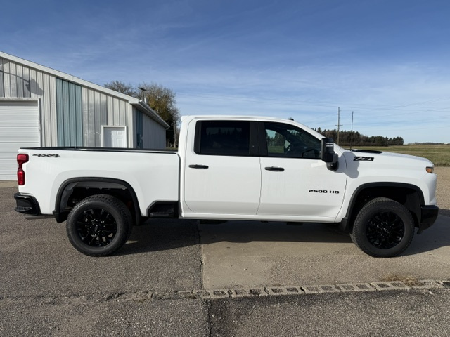 2026 Chevrolet Silverado 2500HD Custom photo 2