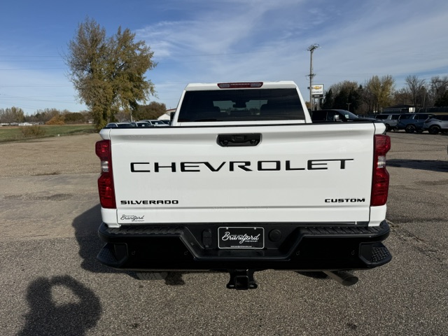 2026 Chevrolet Silverado 2500HD Custom photo 4