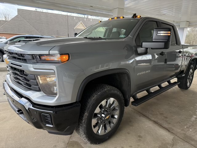 2026 Chevrolet Silverado HD Custom's photo