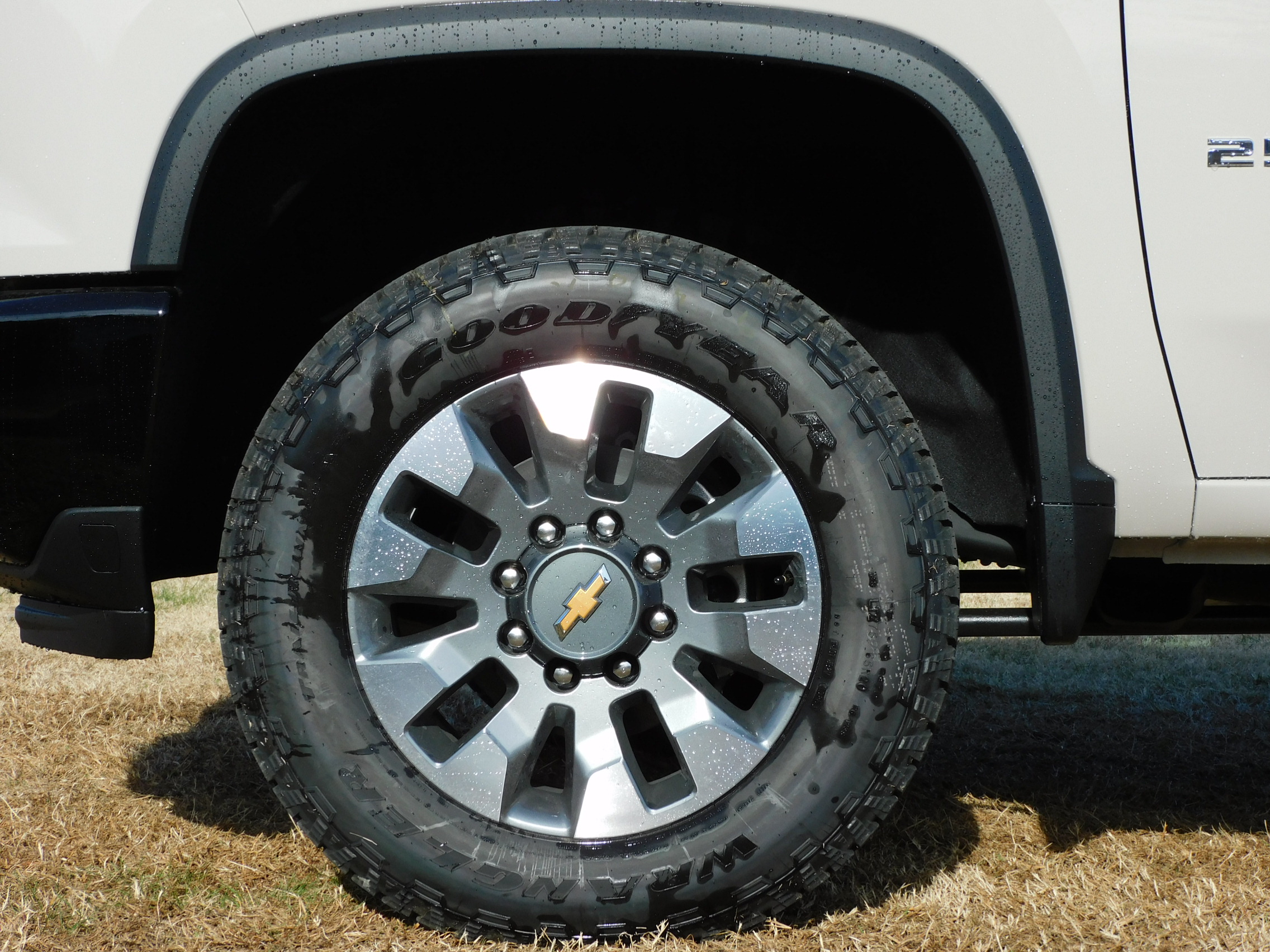 2026 Chevrolet Silverado 2500HD Custom photo 2